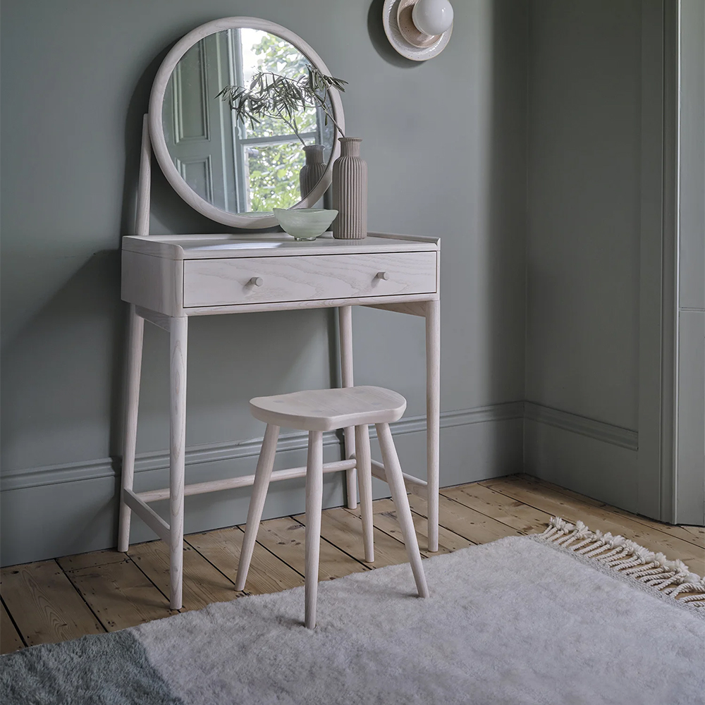ercol Saddle Stool Lenleys