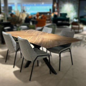 Chicago dining Table & 4 Anna Chairs